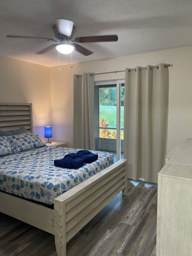 Photo - 244 Coral Reef Ct N