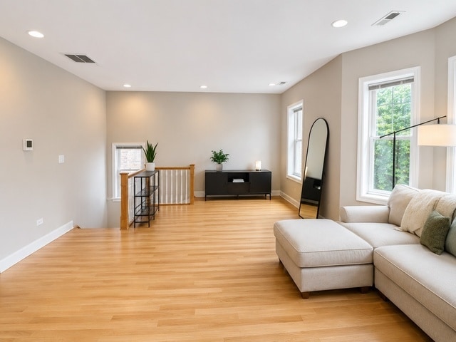 Photo - 1330 W Roscoe St Unit 2