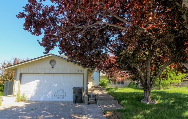 Building Photo - 4 Bedroom, 2 Bath + Office Home in West Richland