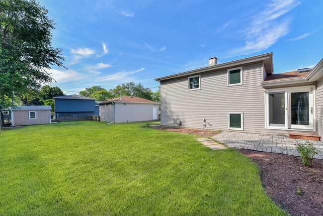 Photo - 5S480 Campbell Dr