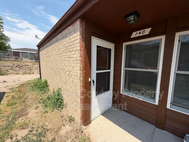 Photo - 140 S Cribbon Ave