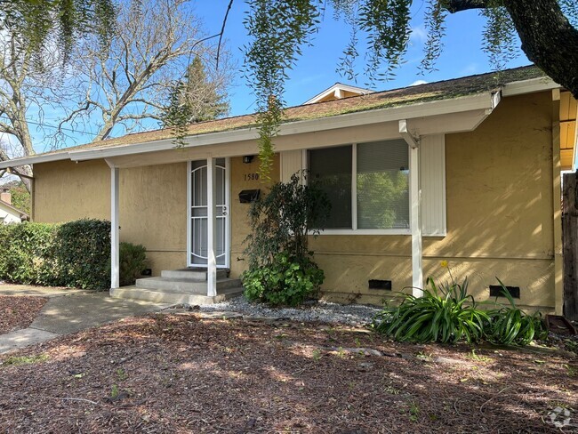 Building Photo - 2 bedroom ~1 bath ~ 1 car Garage!! Rental