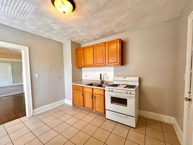 Photo - 39 Iona Ave Unit #2