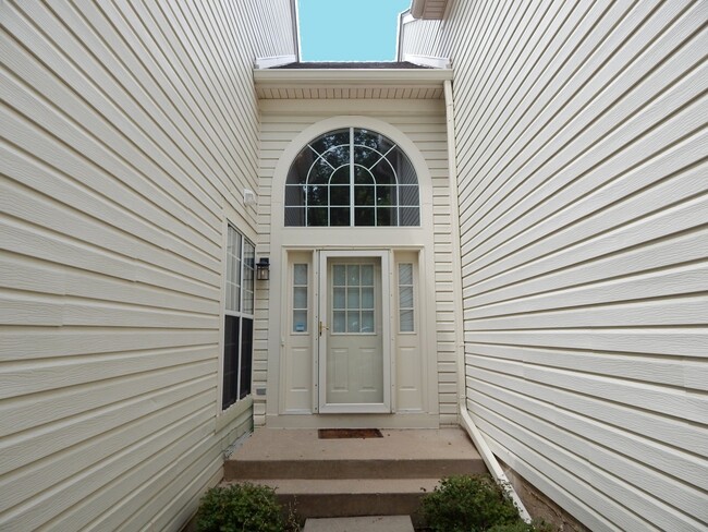 Photo - 2223 Seaver Ln