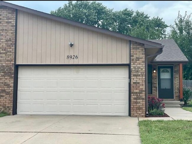 Building Photo - 8924-8926 E Bluestem Unit 8926 E Bluestem St Rental