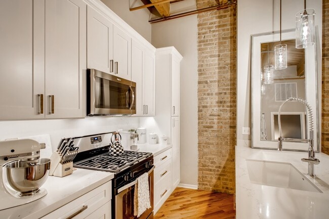 Photo - 1040 W Adams St Unit 218