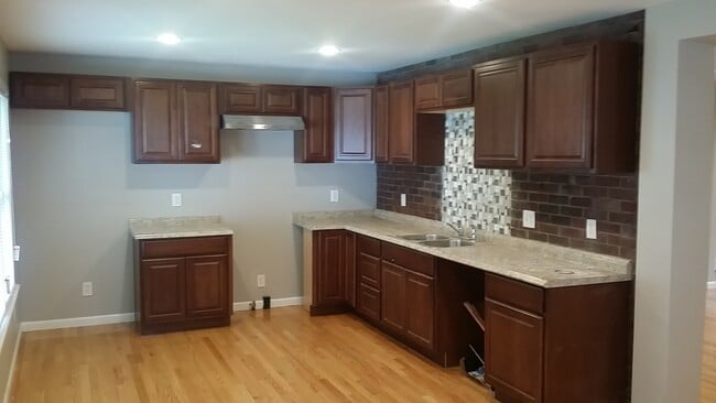 Photo - 14520 Rosemont Ave