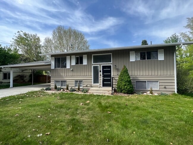 Building Photo - 1314 Red Apple Rd Unit 1314 Red Apple Rd #B Rental