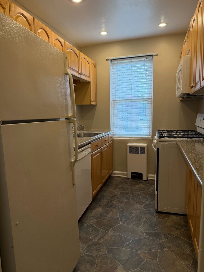 Photo - 1549 Central Park Ave Unidad G2