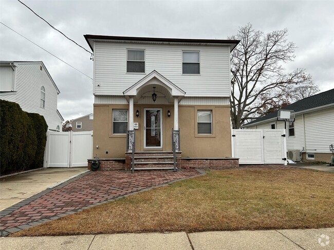 Building Photo - 2427 Gladmore St Rental