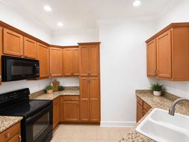 "Spacious 3-Bed Townhouse Retreat in Tampa's Heart - Modern Comforts Await!"