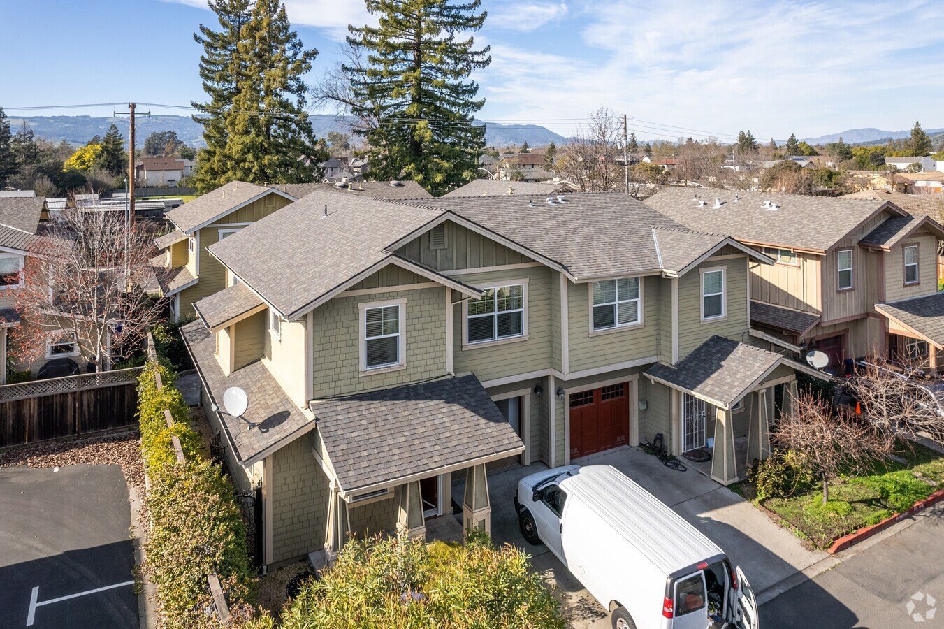 Photo - 963 Broadway