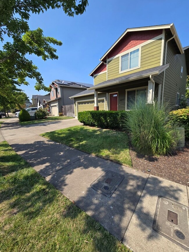 Photo - 825 NW Hickory St