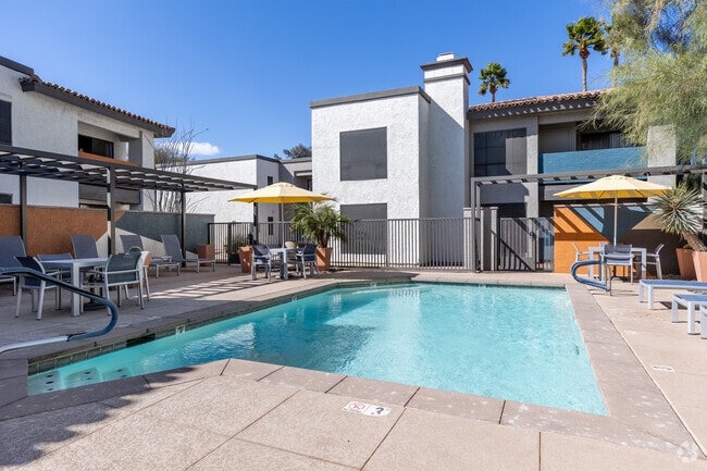 Main Pool - The Pointe at South Mountain