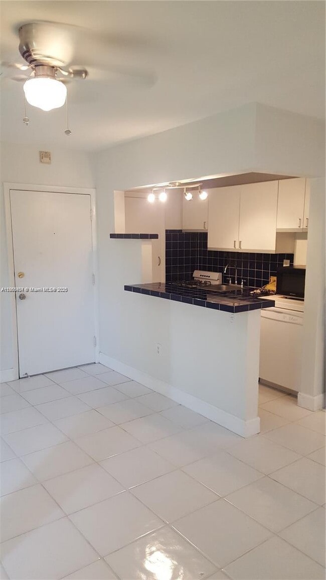 Photo - 6310 SW 79th St Unidad 12 Rental