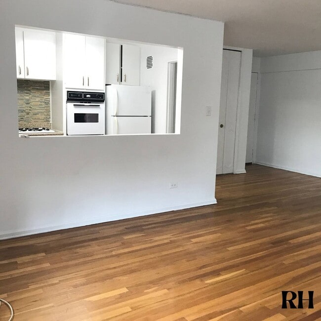 Photo - 1199 E 53rd St Unit 7B