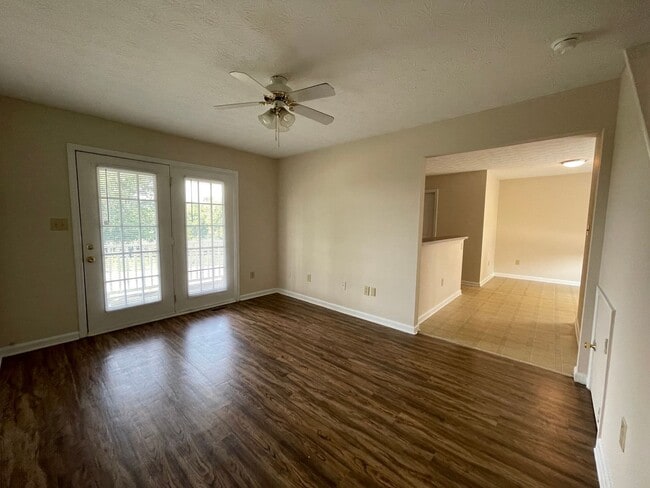 Building Photo - 251/253 AW Unit 251 April Way Rental