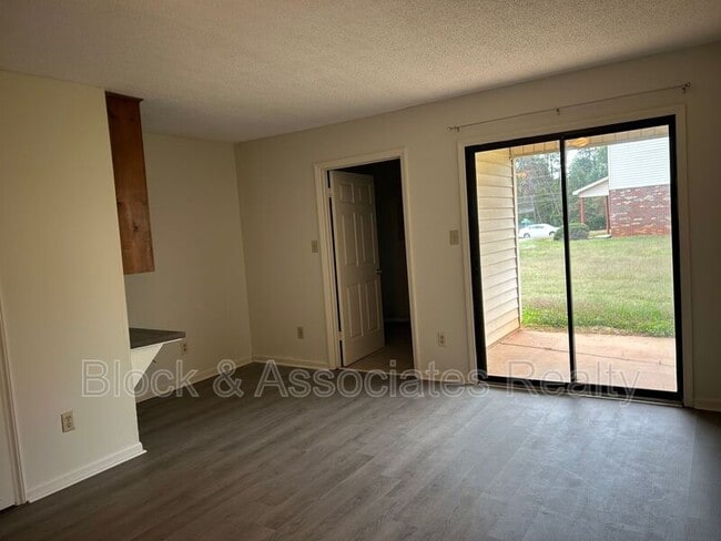 Photo - 601 Timberline Dr SE