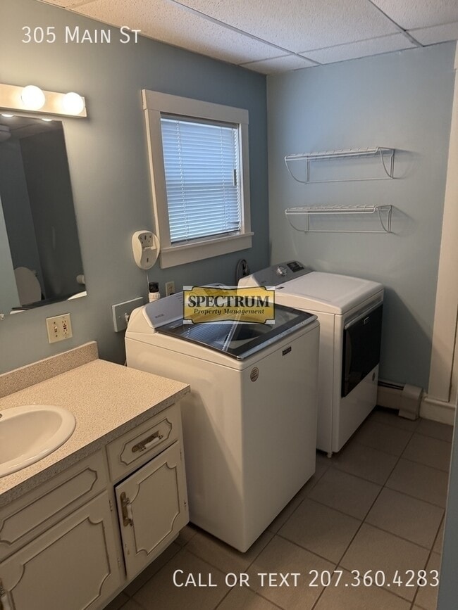 Photo - 305 Upper Main St