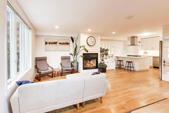 Photo - 2810 N Wolcott Ave