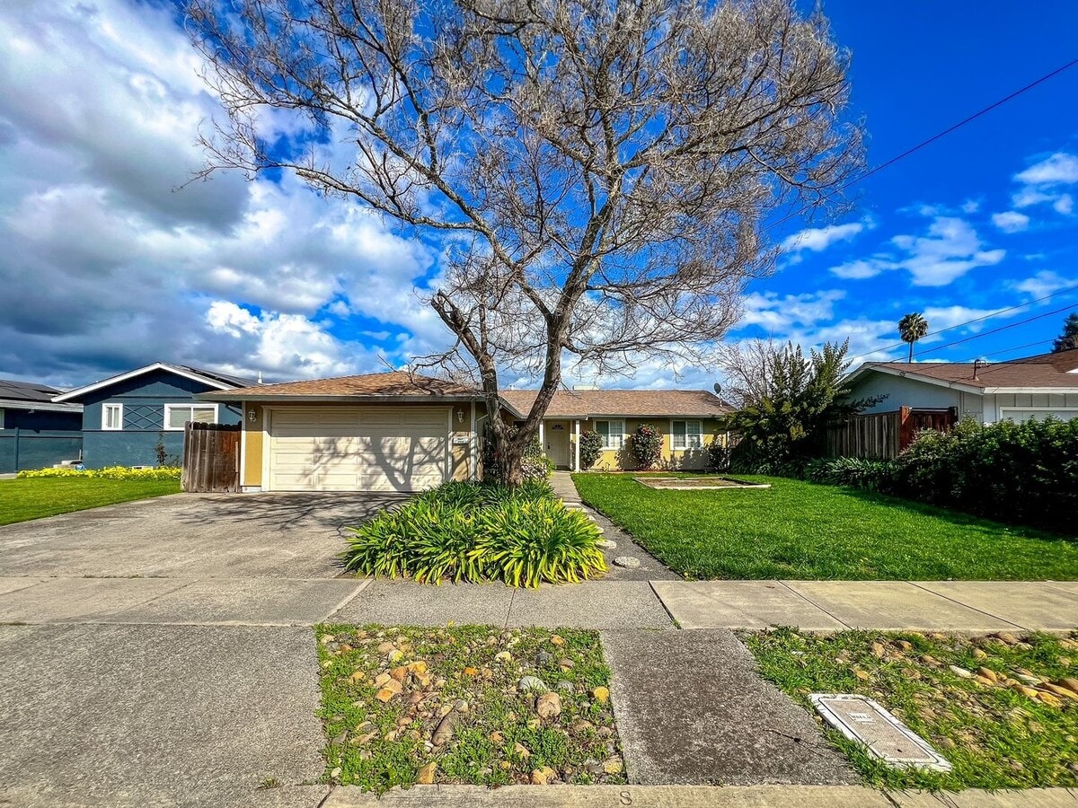 Single-Level Napa Classic with A/C & Attached Garage - Single-Level Napa Classic with A/C & Attached Garage