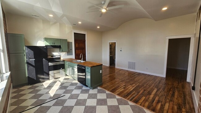 Photo - 33 N Main St Unidad D