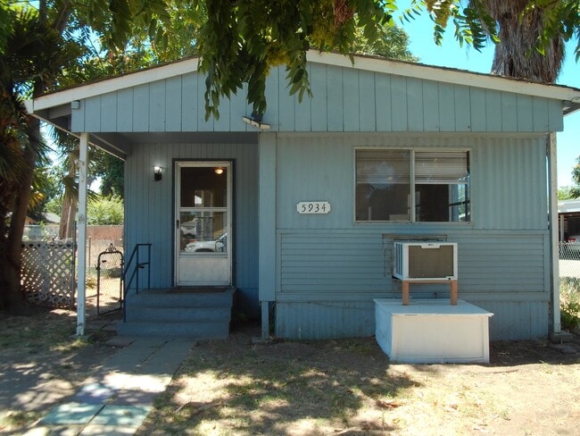 Building Photo - 5934 Cohn Ave