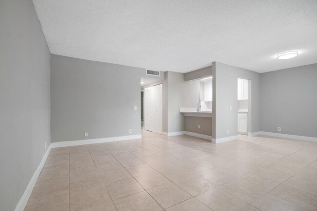 Building Photo - 516 Meadows Cir Rental