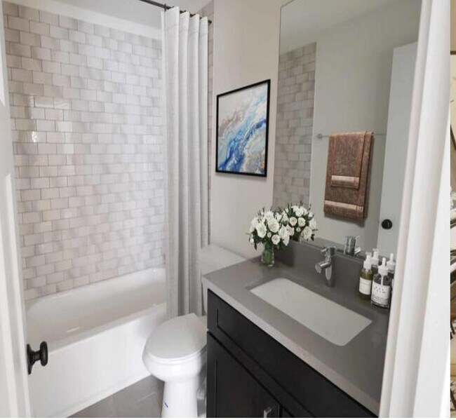 Photo - 2203 W Eastwood Ave Unit 2SE