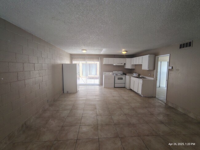 Photo - 2929 Elm Ave