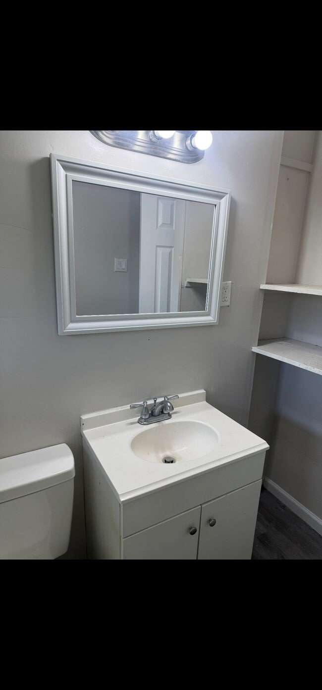 Photo - 28 E Adams Dr