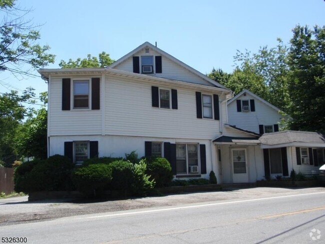 Building Photo - 672 Mt Hope Ave Unit 2 Rental