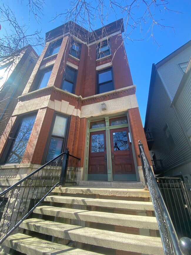 Photo - 624 N May St Unit 1