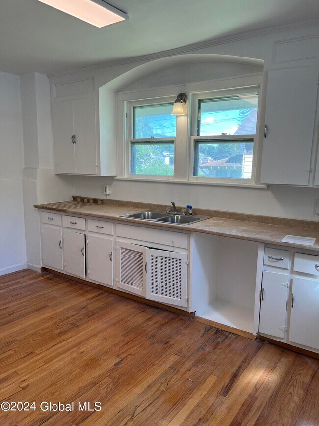 52 Main Ave Rental House Rental in Wynantskill, NY