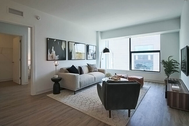 Photo - 806 W Van Buren St