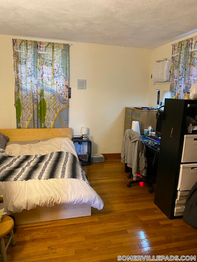 Photo - 213R Holland St.