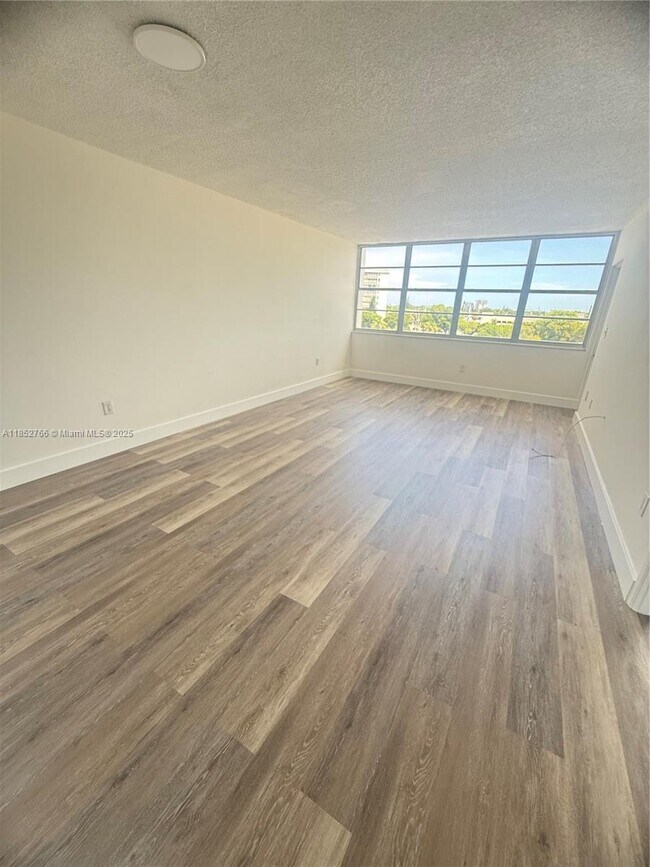 Photo - 1351 NE Miami Gardens Dr Unit 421E