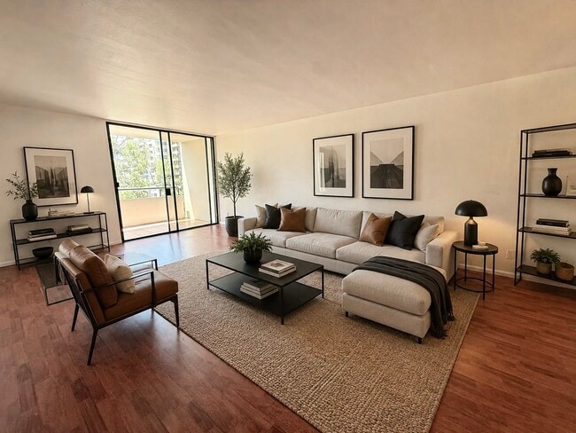 Building Photo - 600 W 9th St Unit 814