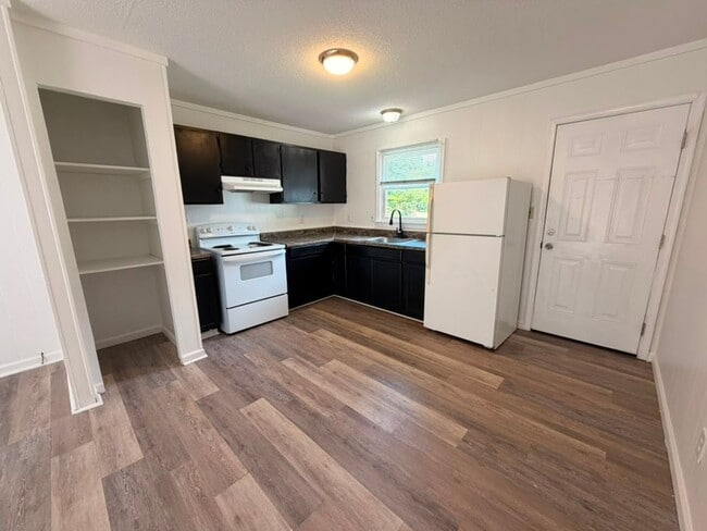 Photo - 199 Sheppard St Unidad M