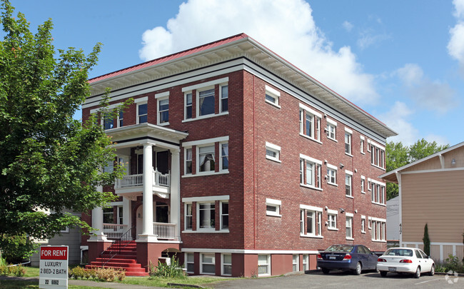 Photo - Elliott Hall Apartments