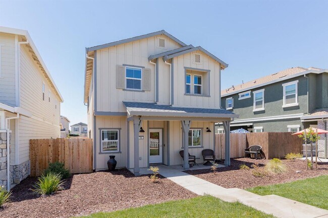 Building Photo - Newer home in beautiful Winters!