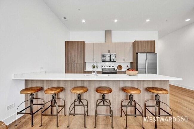1616 W Hastings St Unit 100