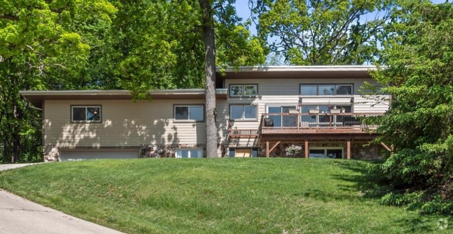 Building Photo - 1104 Cavalier Dr Rental