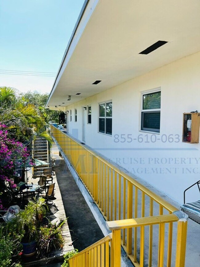 1609 S Federal Hwy Lake Worth, FL 33460