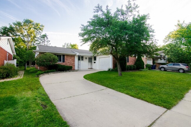 Photo - 2751 Aurora St