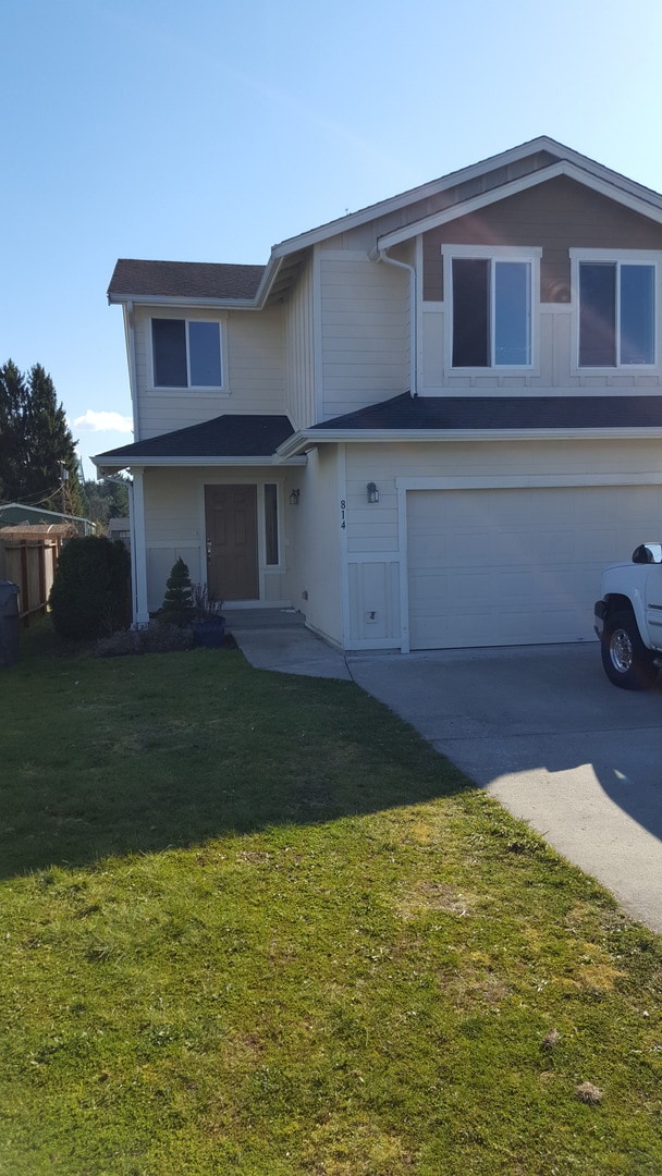 Photo - Application Pending - Nicely Renewed 4 bed 2.5 bath 2,050 sqft Home for Rent