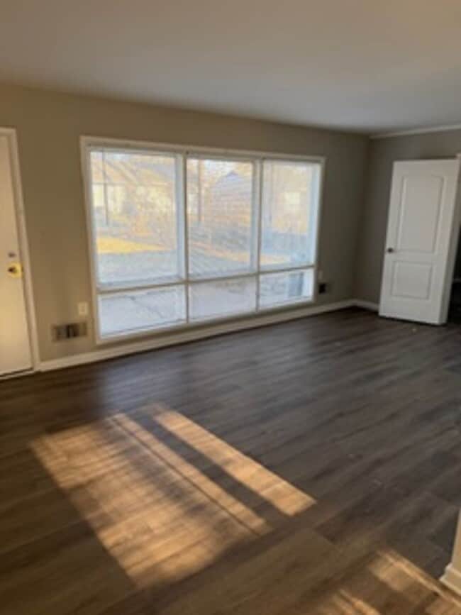 Building Photo - Coming Soon: 4 Bedroom 2 Bath Home in Ruskin Heights