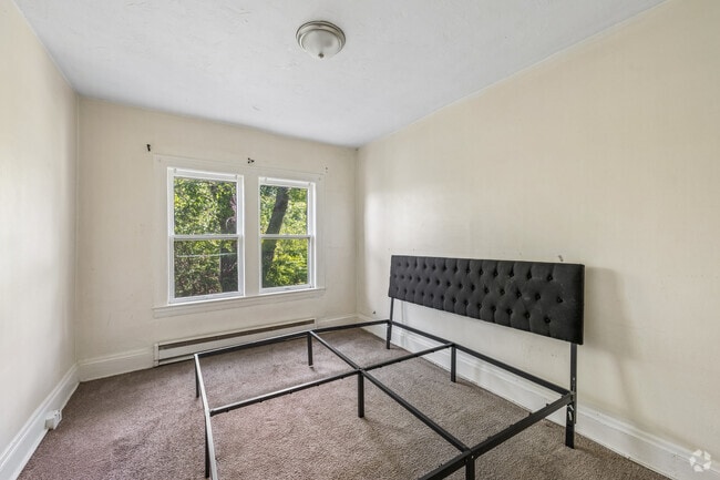 2 habitaciones, 1 baño - 680 pies cuadrados - Primera habitación - 1765 Noble Realty LLC