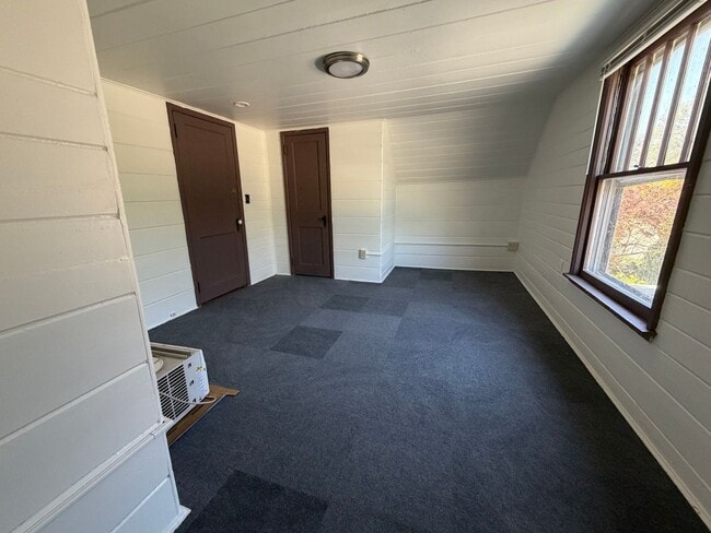 Building Photo - 4020 Monona Dr Unit 2