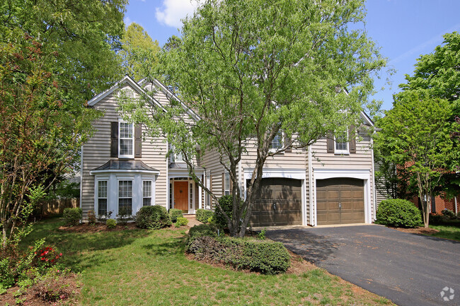 Building Photo - Spacious Foxcroft Home With Fenced Yard